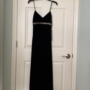 Black Evening Gown-Size 6 (NWT)